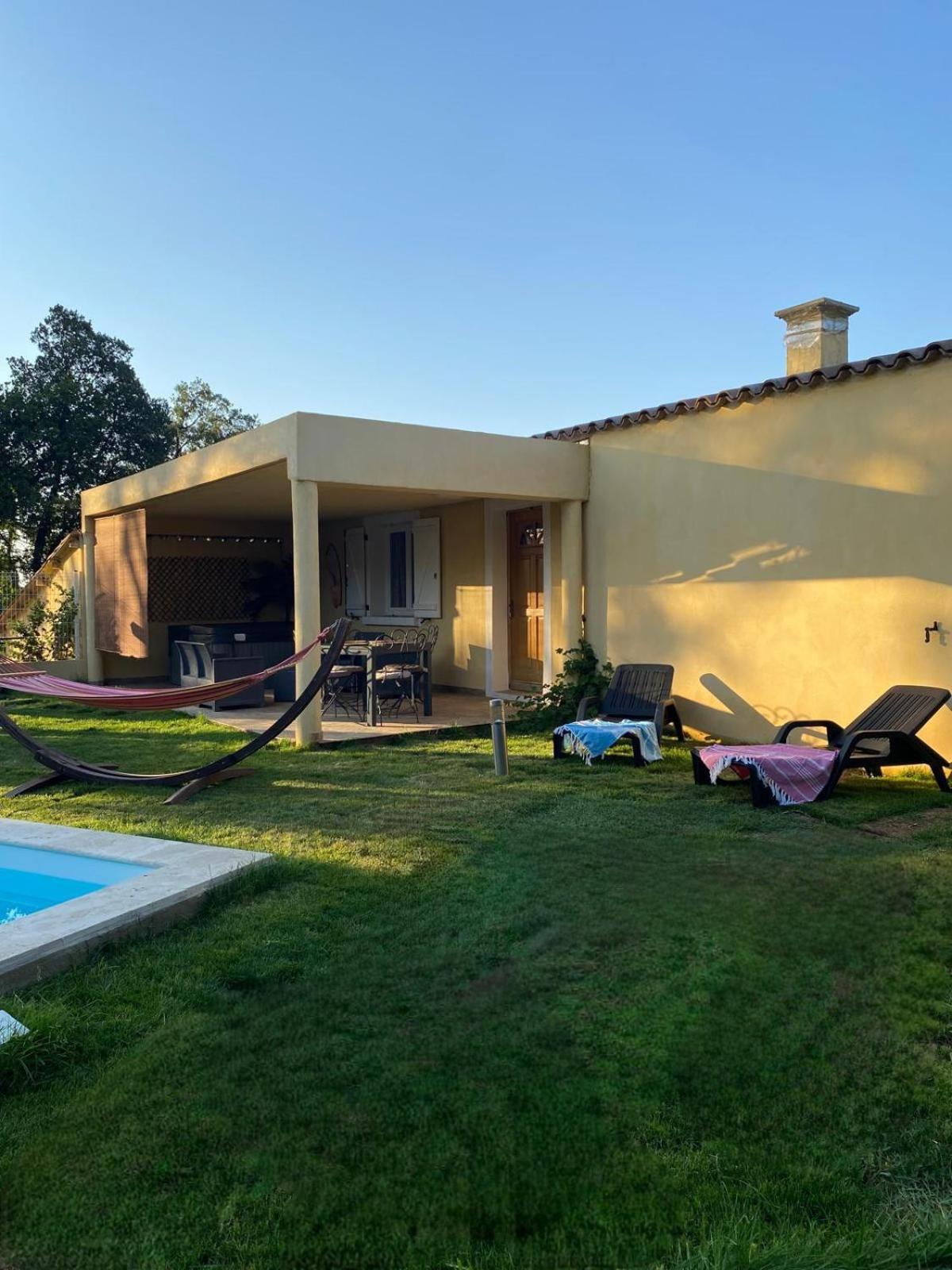Апартаменти Agreable Rez De Jardin Avec Piscine Et Jacuzzi Червйоне Екстер'єр фото