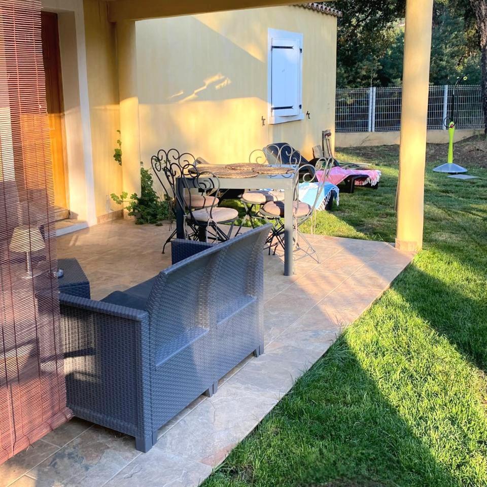 Апартаменти Agreable Rez De Jardin Avec Piscine Et Jacuzzi Червйоне Екстер'єр фото